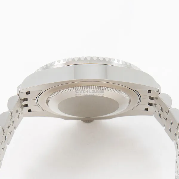 00161_watchlounge_lo.jpg
