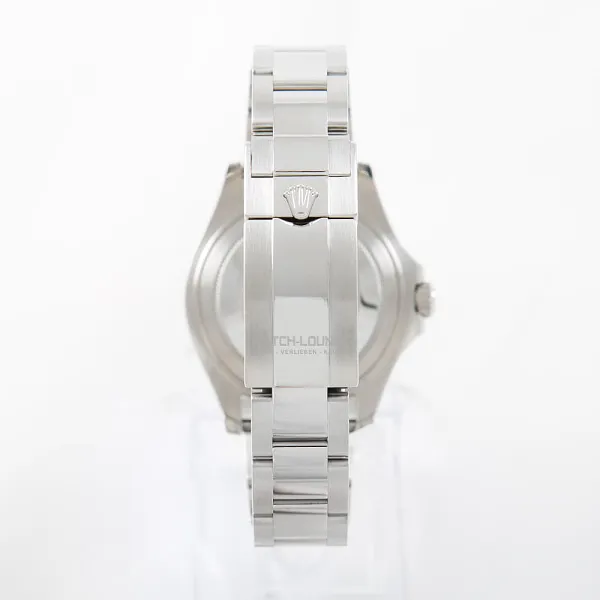 03438_watchlounge_lo.jpg