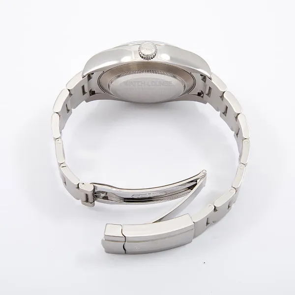 06803_watchlounge_lo.jpg