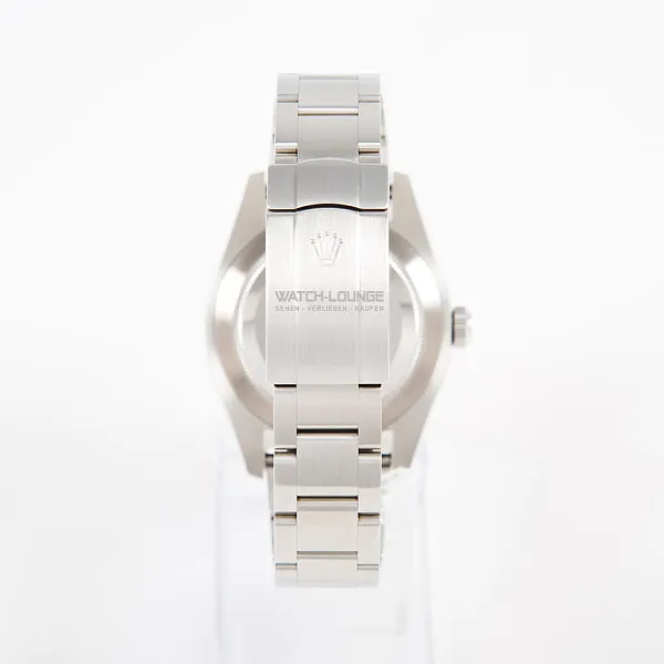 06804_watchlounge_lo.jpg