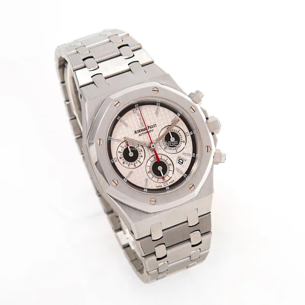 13160_watchlounge_lo.jpg
