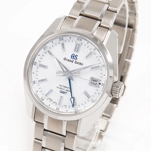 13734_watchlounge_lo_1.jpg
