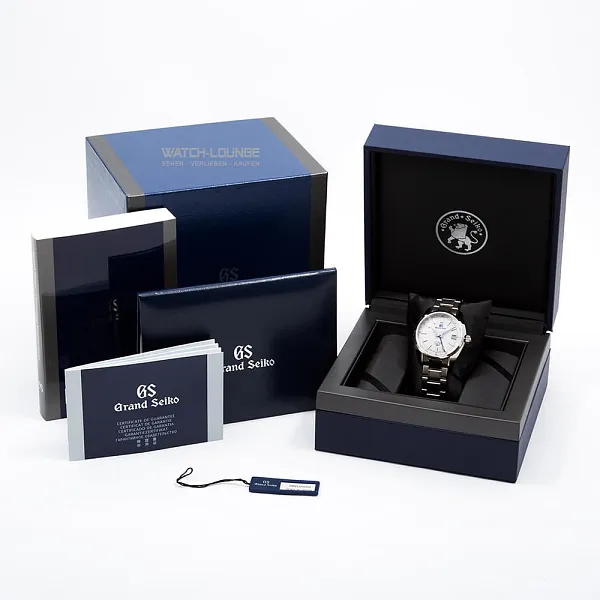 13744_watchlounge_lo.jpg