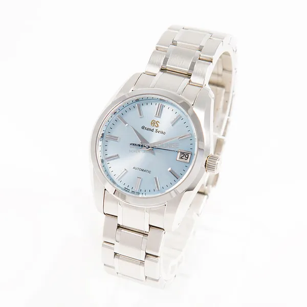 14294_watchlounge_lo.jpg