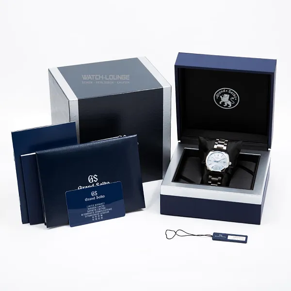 14300_watchlounge_lo.jpg