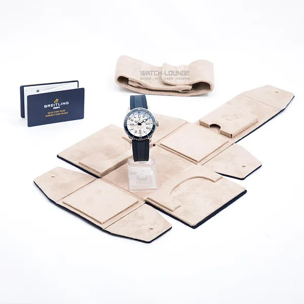 14596_watchlounge_lo.jpg