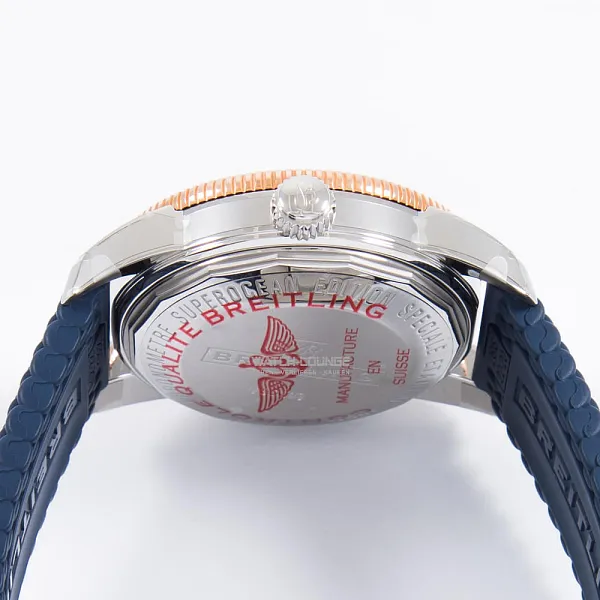 14802_watchlounge_lo.jpg
