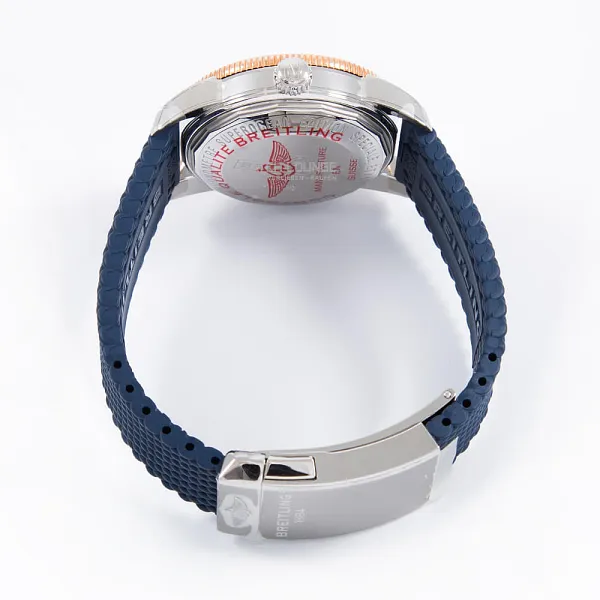 14805_watchlounge_lo.jpg