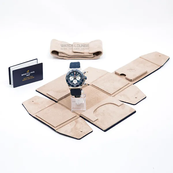 14820_watchlounge_lo.jpg