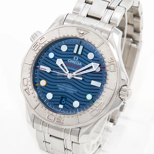 15480_watchlounge_lo_1.jpg