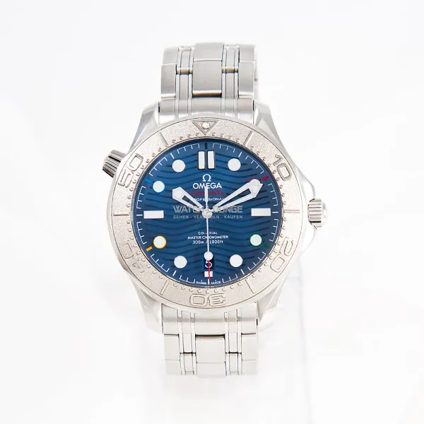 15482_watchlounge_lo.jpg