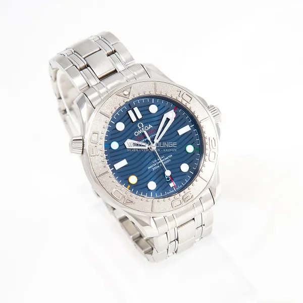 15483_watchlounge_lo.jpg
