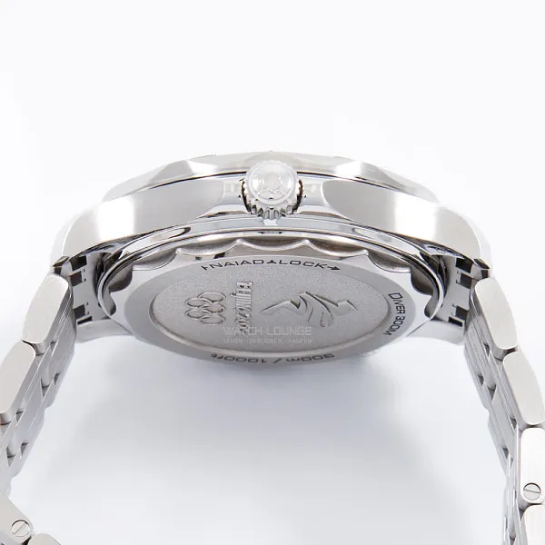 15485_watchlounge_lo.jpg