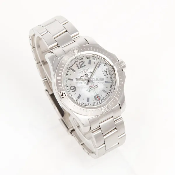 15638_watchlounge_lo.jpg