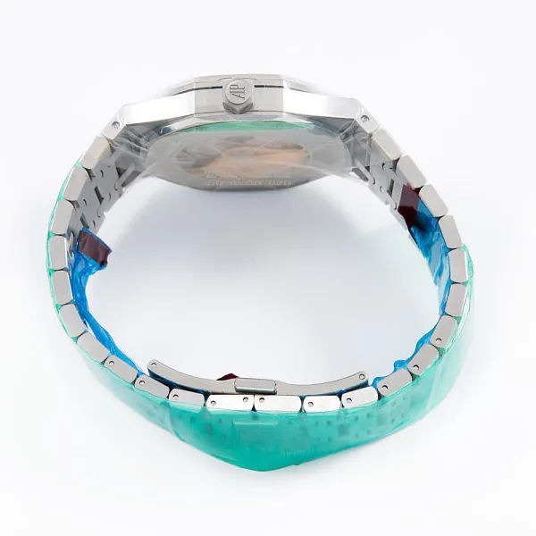 15807_watchlounge_lo.jpg