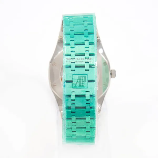 15809_watchlounge_lo.jpg