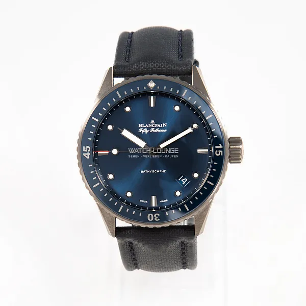 15888_watchlounge_lo.jpg