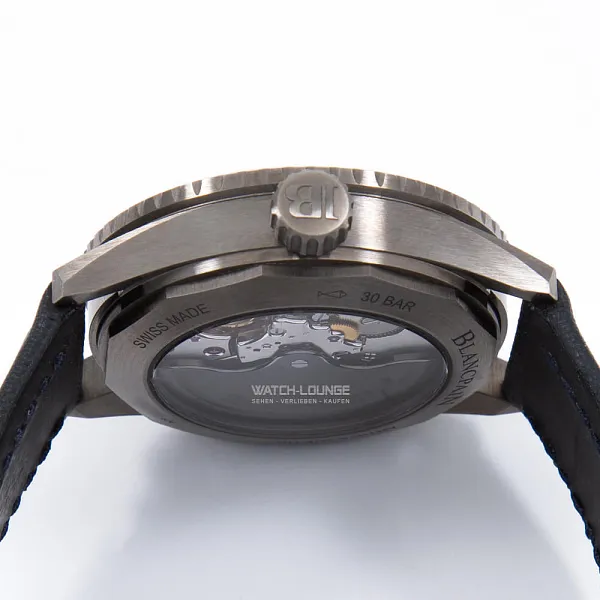 15891_watchlounge_lo.jpg