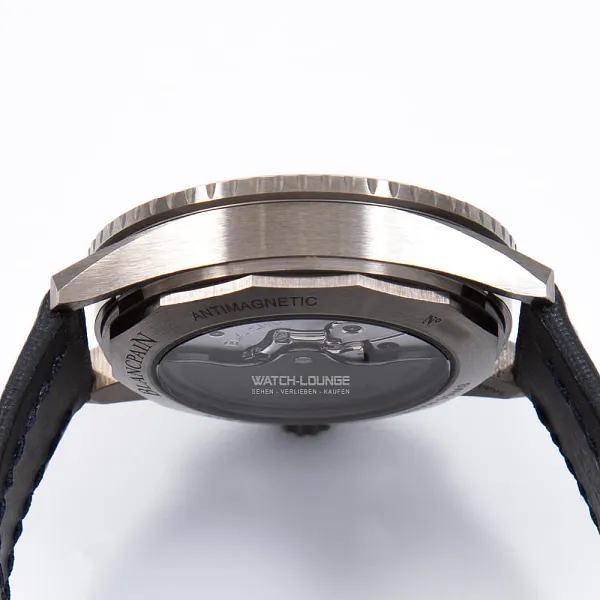 15892_watchlounge_lo.jpg