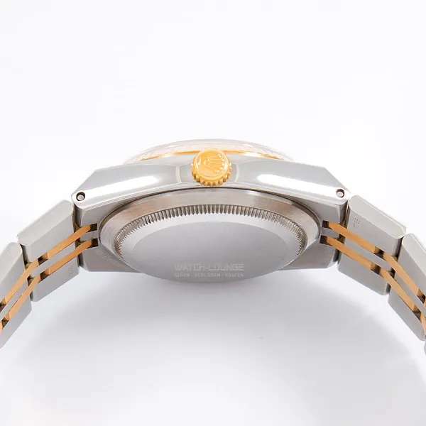 15954_watchlounge_lo.jpg