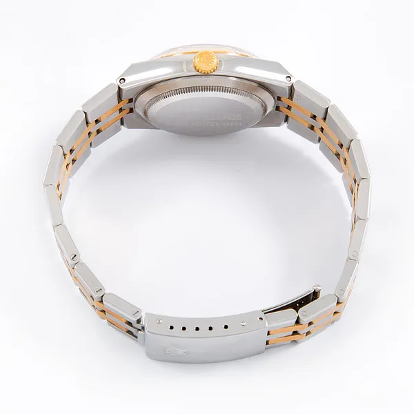 15956_watchlounge_lo.jpg