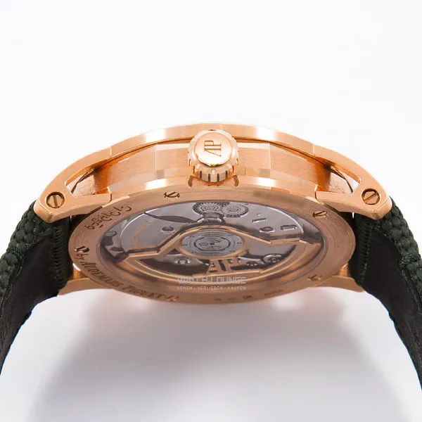 16358_watchlounge_lo.jpg