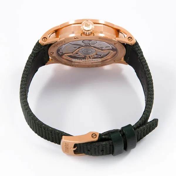 16361_watchlounge_lo.jpg