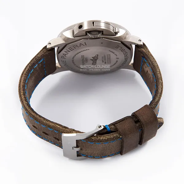 16383_watchlounge_lo.jpg