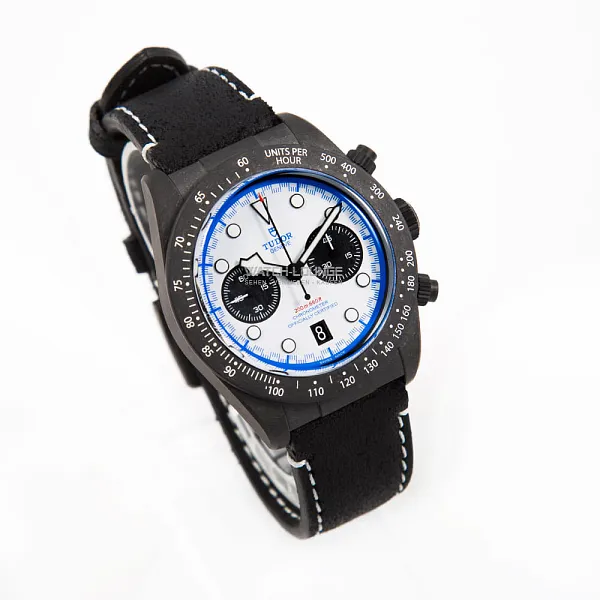 16411_watchlounge_lo.jpg