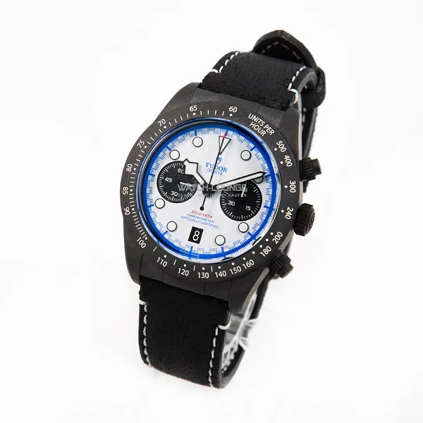 16412_watchlounge_lo.jpg