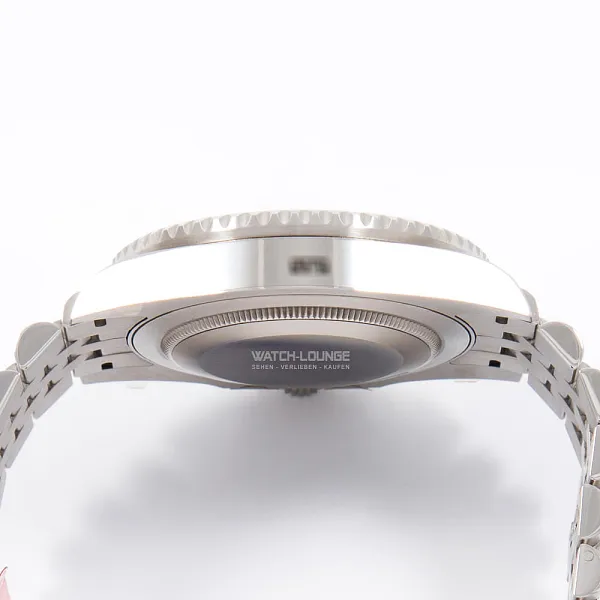 16805_watchlounge_lo.jpg