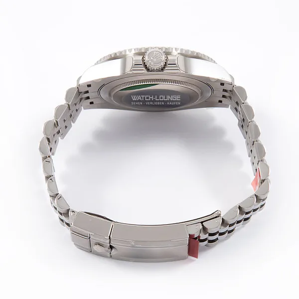16806_watchlounge_lo.jpg