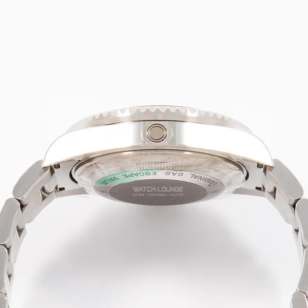 18905_watchlounge_lo.jpg